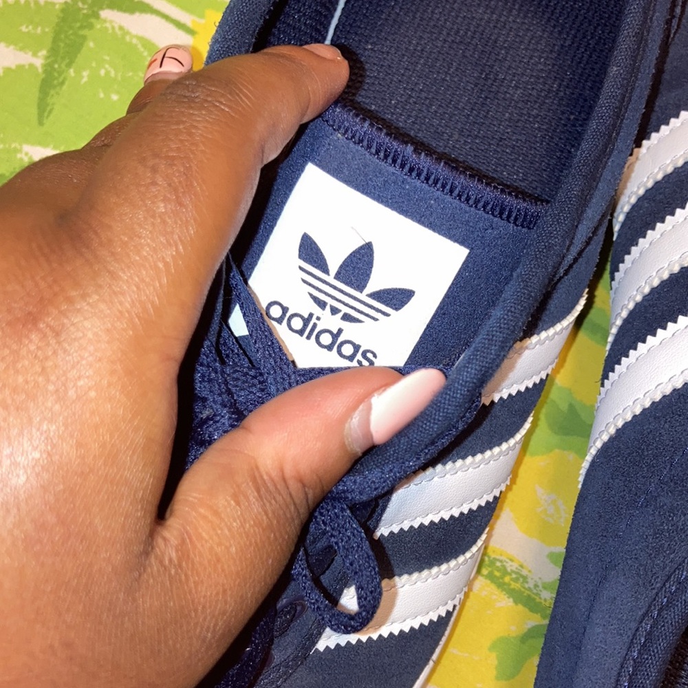 Adiadas - Picture 5 of 6